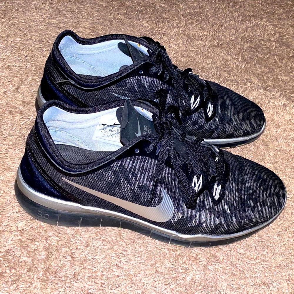 Nike Tennis Shoes